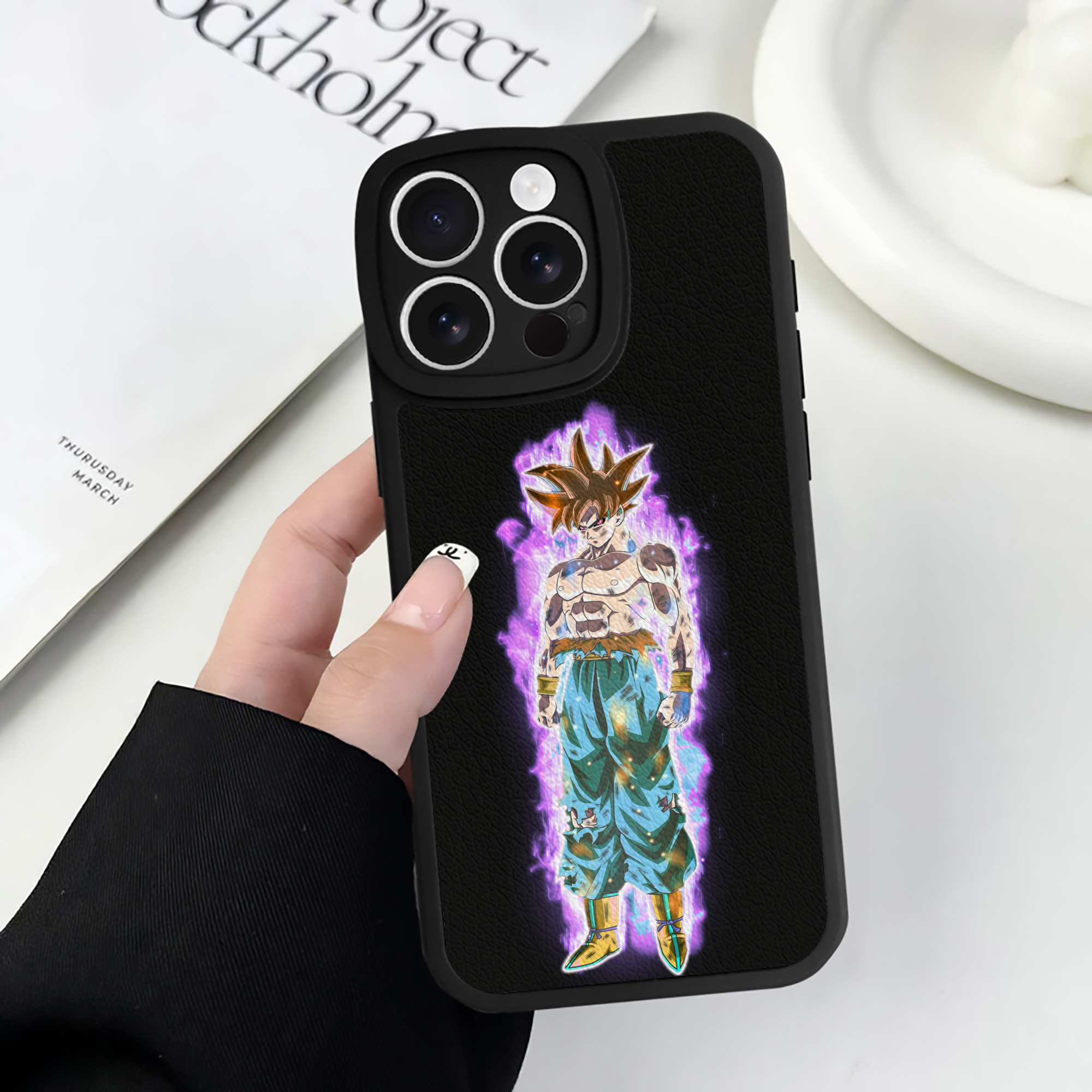 （画像用） ドラゴンボール 孫悟空（そん ごくう）Son Goku カカロット DRAGON BALL Kakarotto 【iPhone 16シリーズ対応】シリコンスマホケース（レザー調） 材質：シリコン